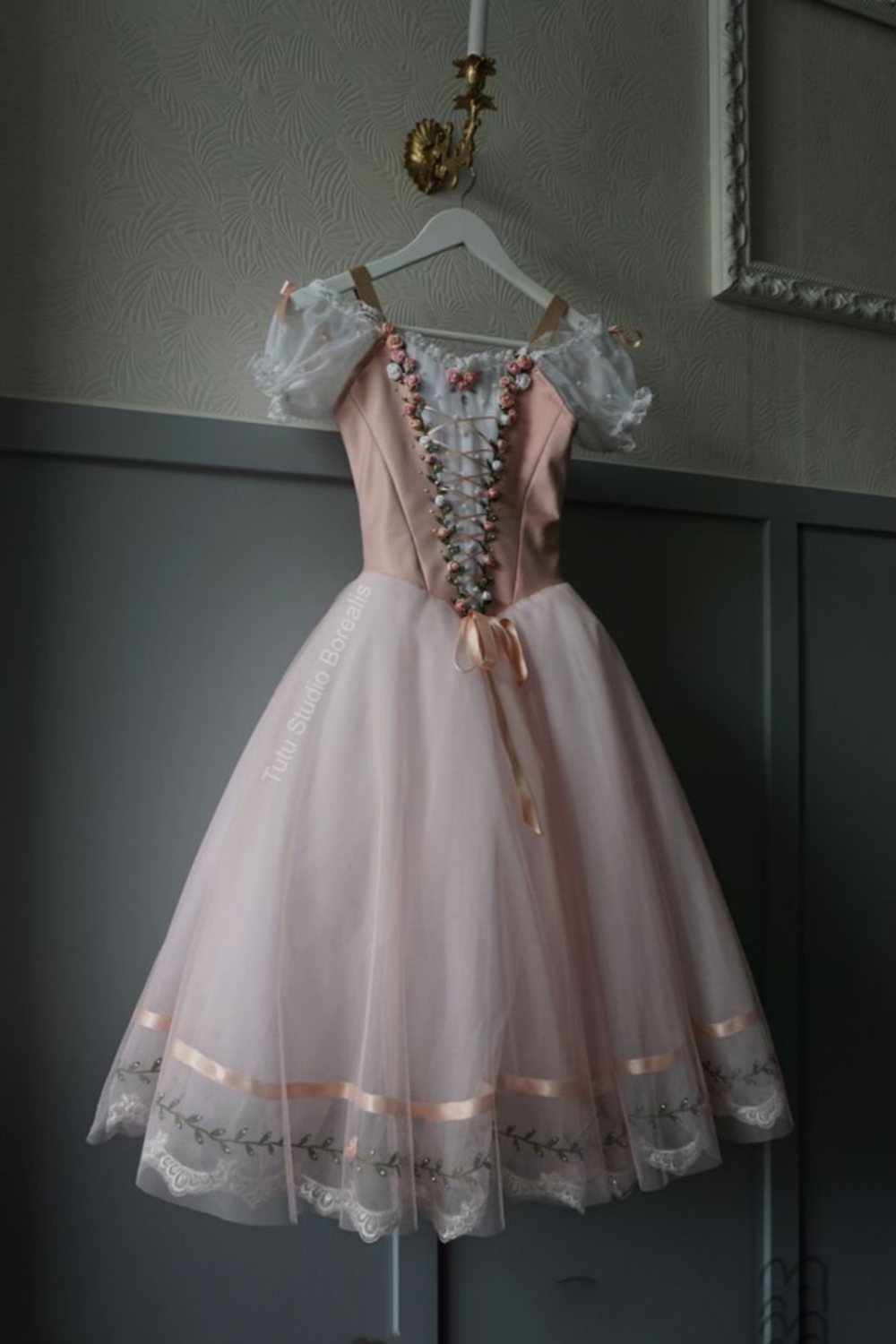amakanas-Vintage Pink 3D Floral Lace-Up Lace Tiered Tulle Court Style Dress gh6012