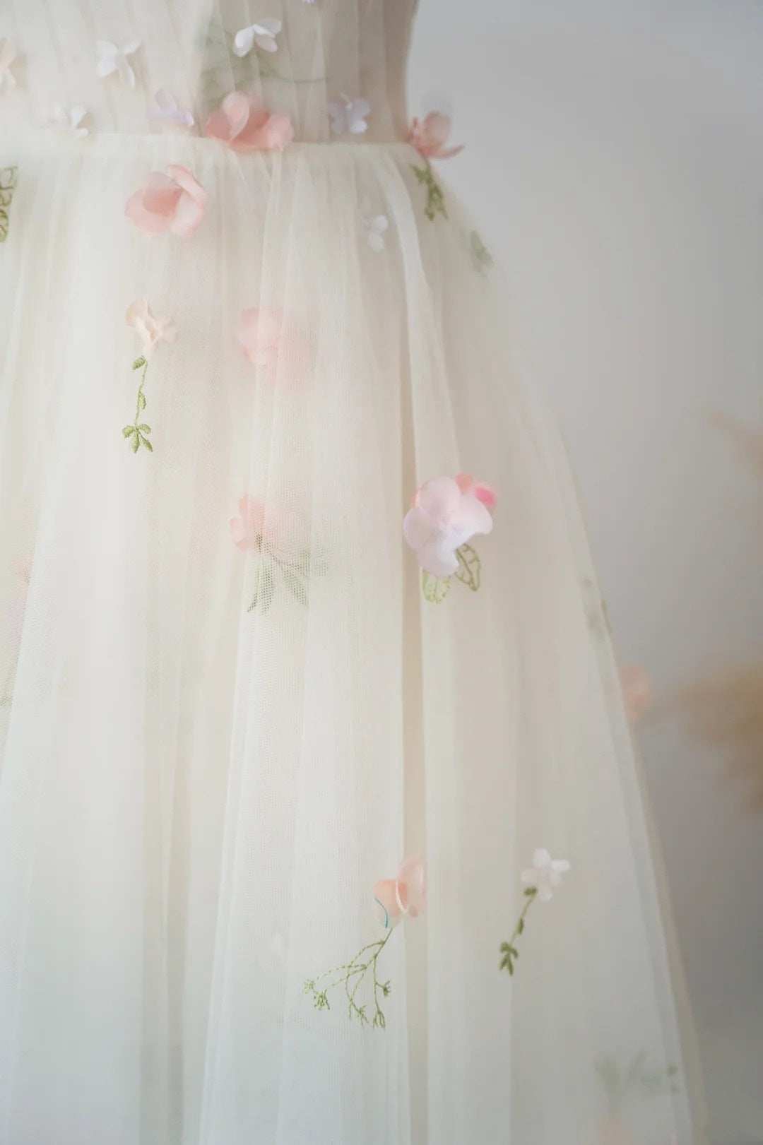 amakanas- Vintage Pink-White 3D Floral Gradient Tulle Spaghetti Strap Forest-Style Evening Gown gh6039