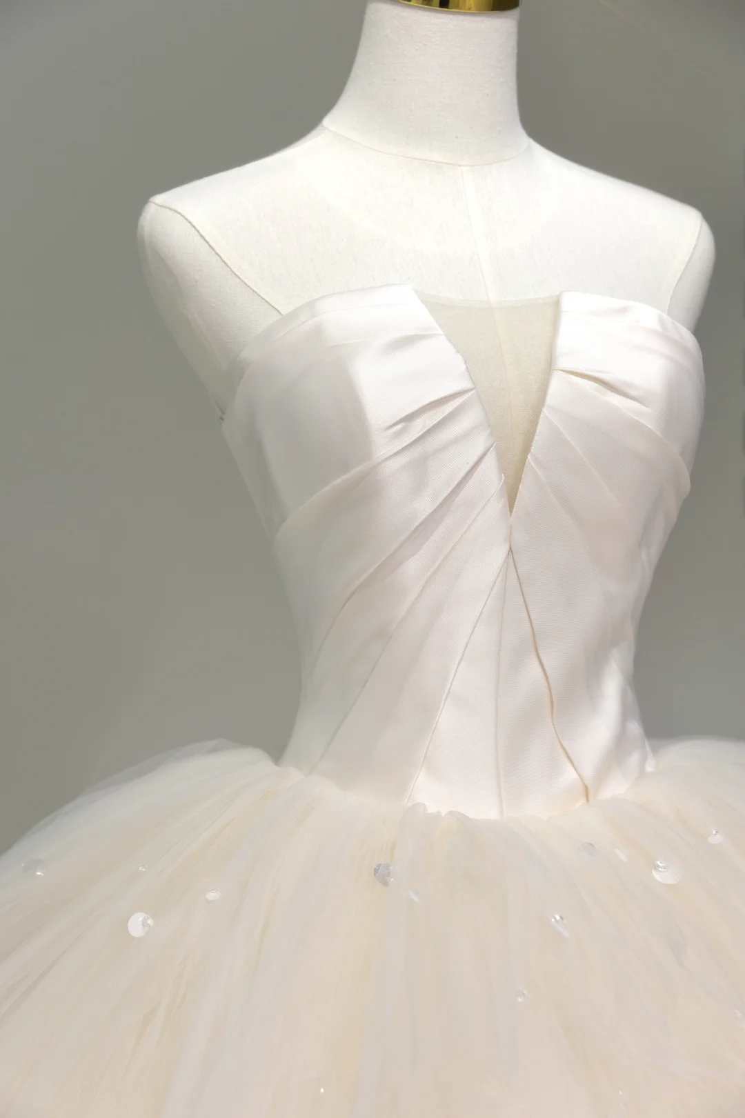 Romantic Wedding Gown Bridal Dress Ball Gown Strapless Wedding Dress Tulle Wedding Dresses Modest Wedding Gowns DH2042