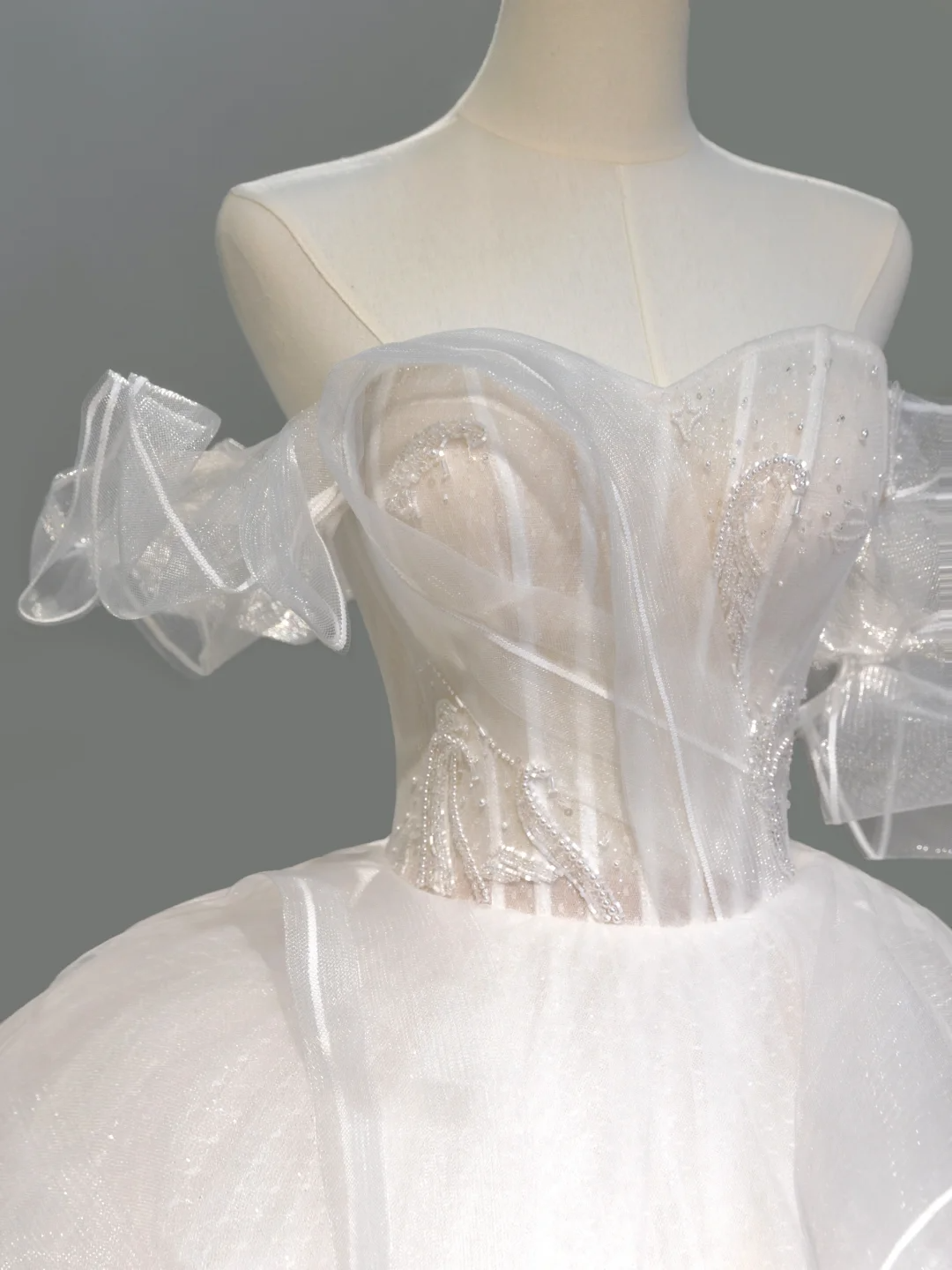 Princess Bridal Dress Ball Gown Off The Shoulder White Tulle Long Wedding Dress Simple Wedding Dresses Modest Wedding Gowns DH2044