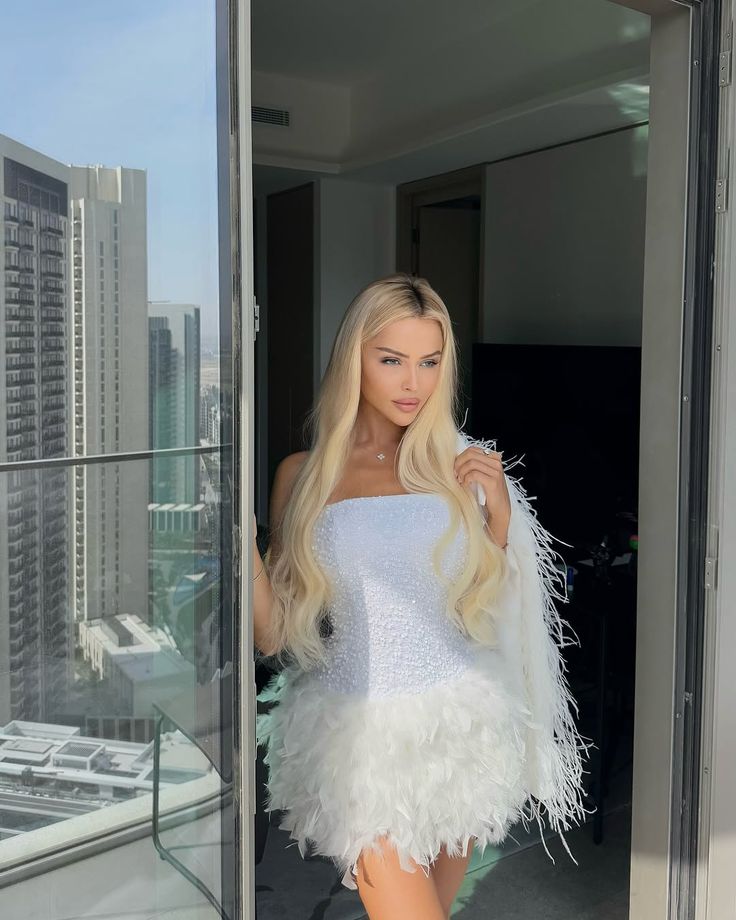 Aesthetic Sheath Strapless White Sequin Formal 8th Grade Tight Homecoming Dress Middle School Short 18th Birthday Outfits Graduation Dress Hoco Dresses DH2134