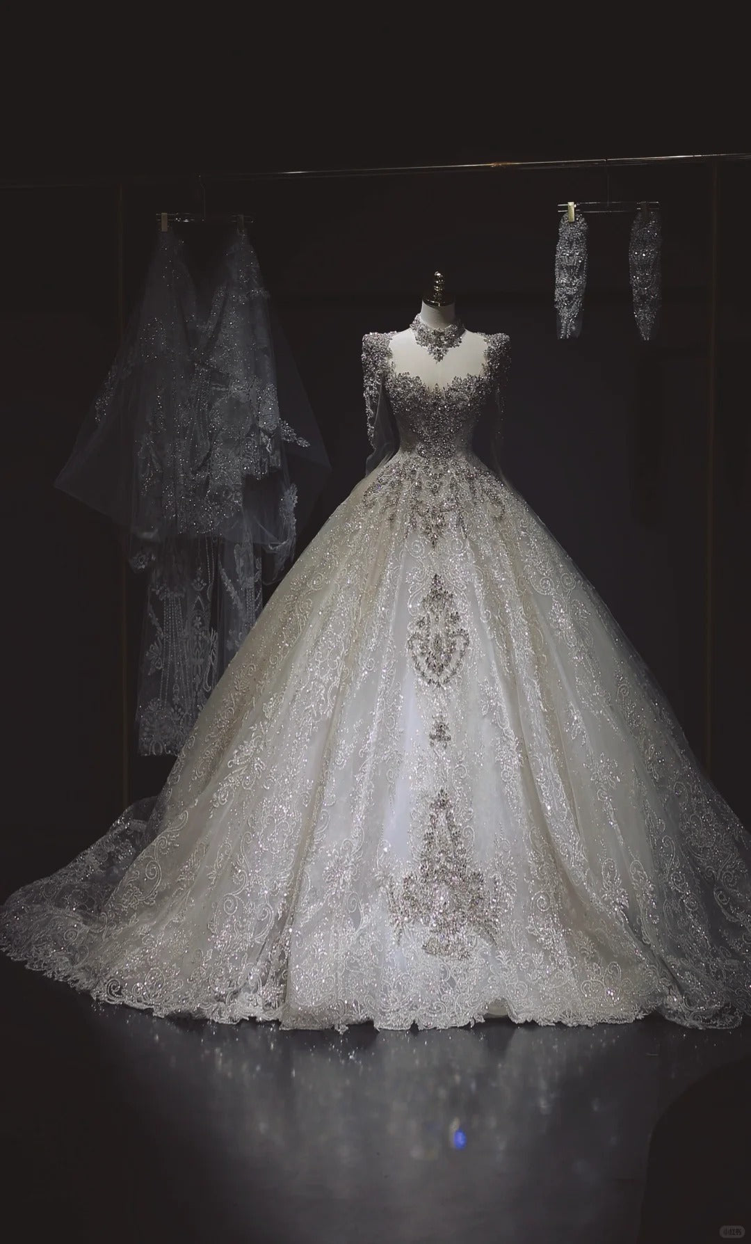 Sparkly Sweetheart Neck Ball Gown Wedding Dress Tulle Beaded Bridal Dress Glamour Applique Bridal Gowns DP2840