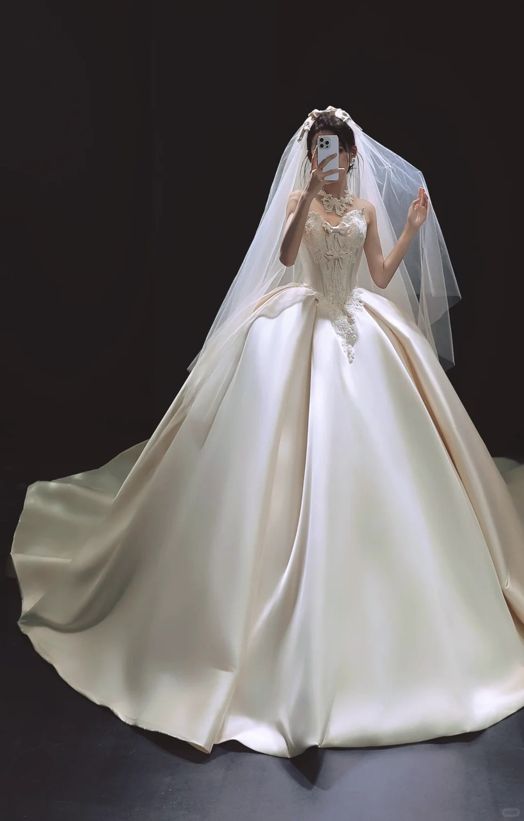 Glamour Sweetheart Neck White Wedding Dress Applique Ball Gown Satin Modest Bridal Gowns with Veil DP2867
