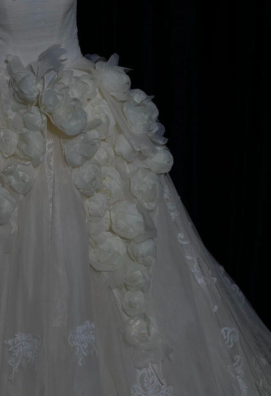 Elegant Strapless Ball Gown Tulle Lace Wedding Dress Timeless Applique Bridal Gown DP2915