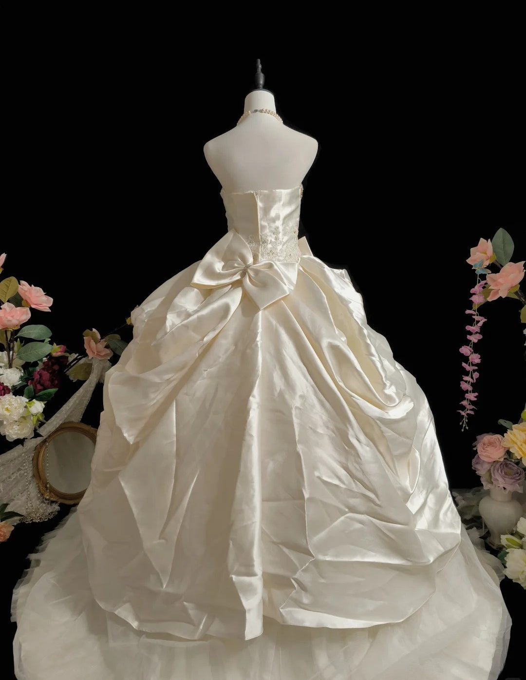 Vintage Strapless Ball Gown Satin Wedding Dresses Sleeveless Light Champagne Bridal Gowns DP3215