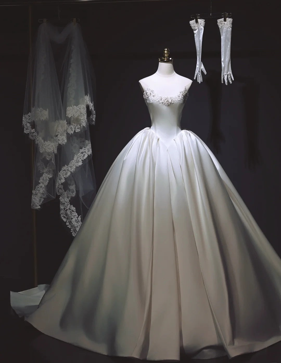 Simple Strapless Ball Gown Satin Wedding Dresses Sleeveless White Bridal Gowns DP3216