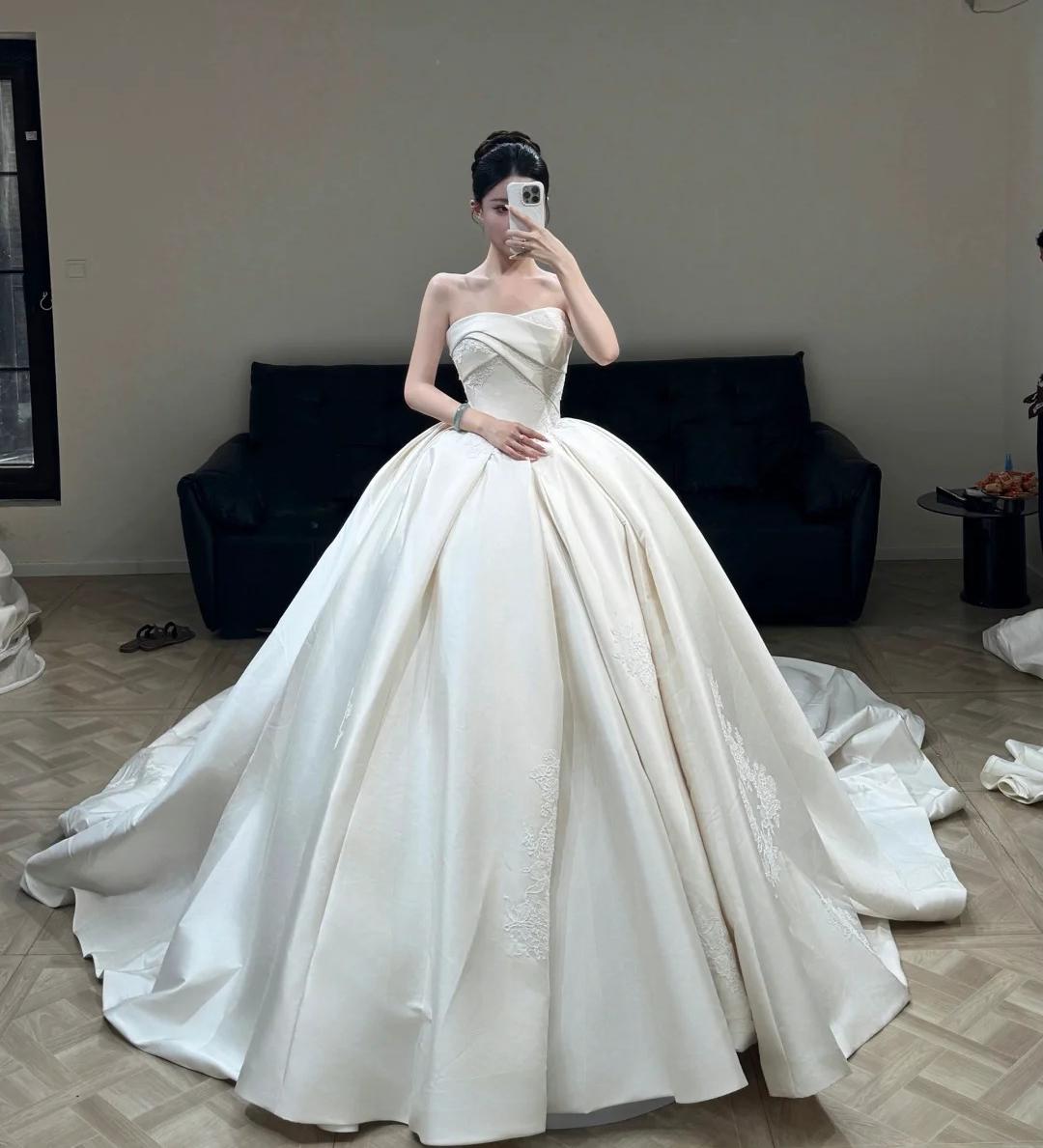 Modest Sweetheart Neck Ball Gown Satin Wedding Dresses White Train Bridal Gowns DP3226