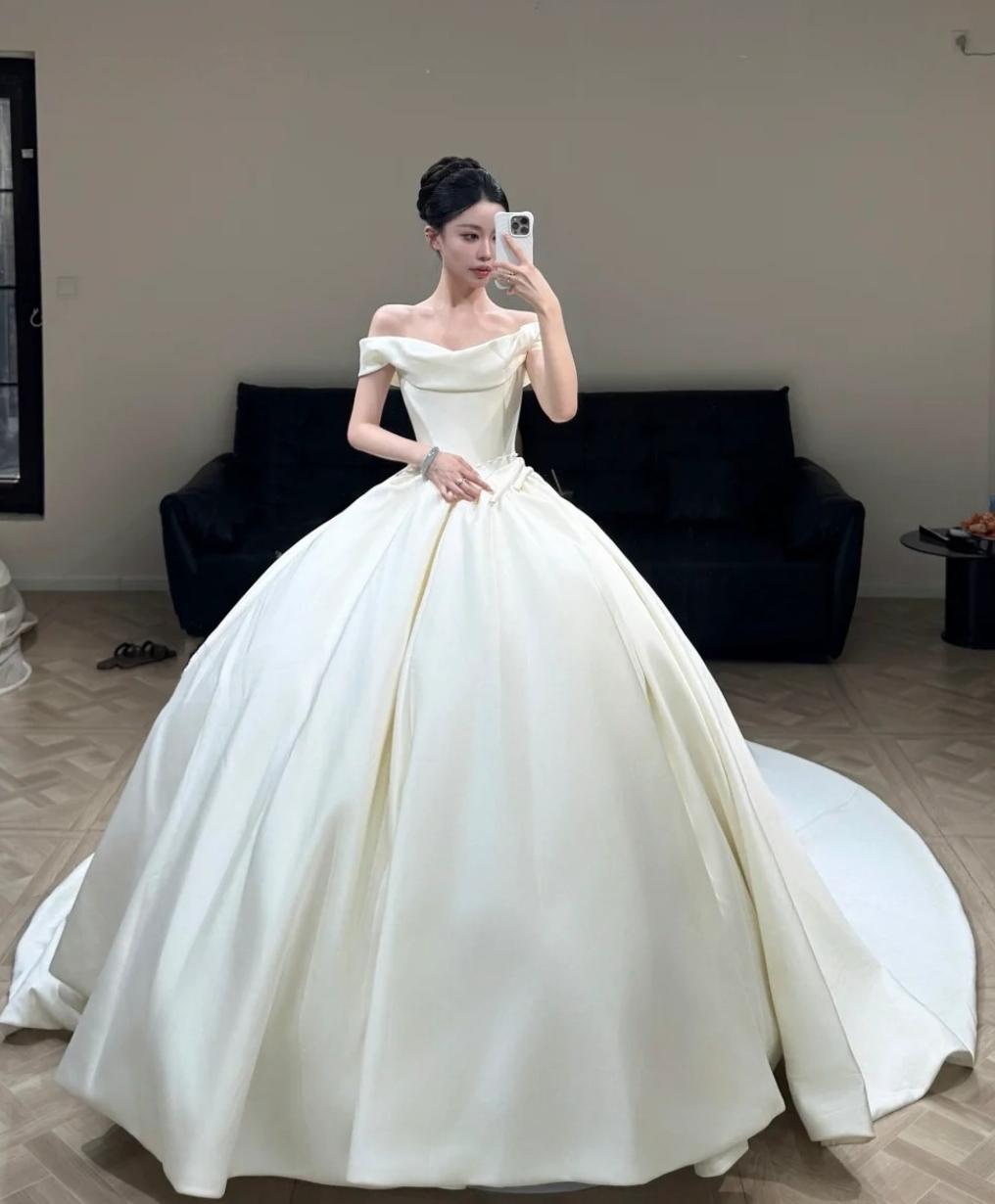 Elegant Off-the-shoulder Ball Gown Satin Wedding Dresses White Train Bridal Gowns DP3227