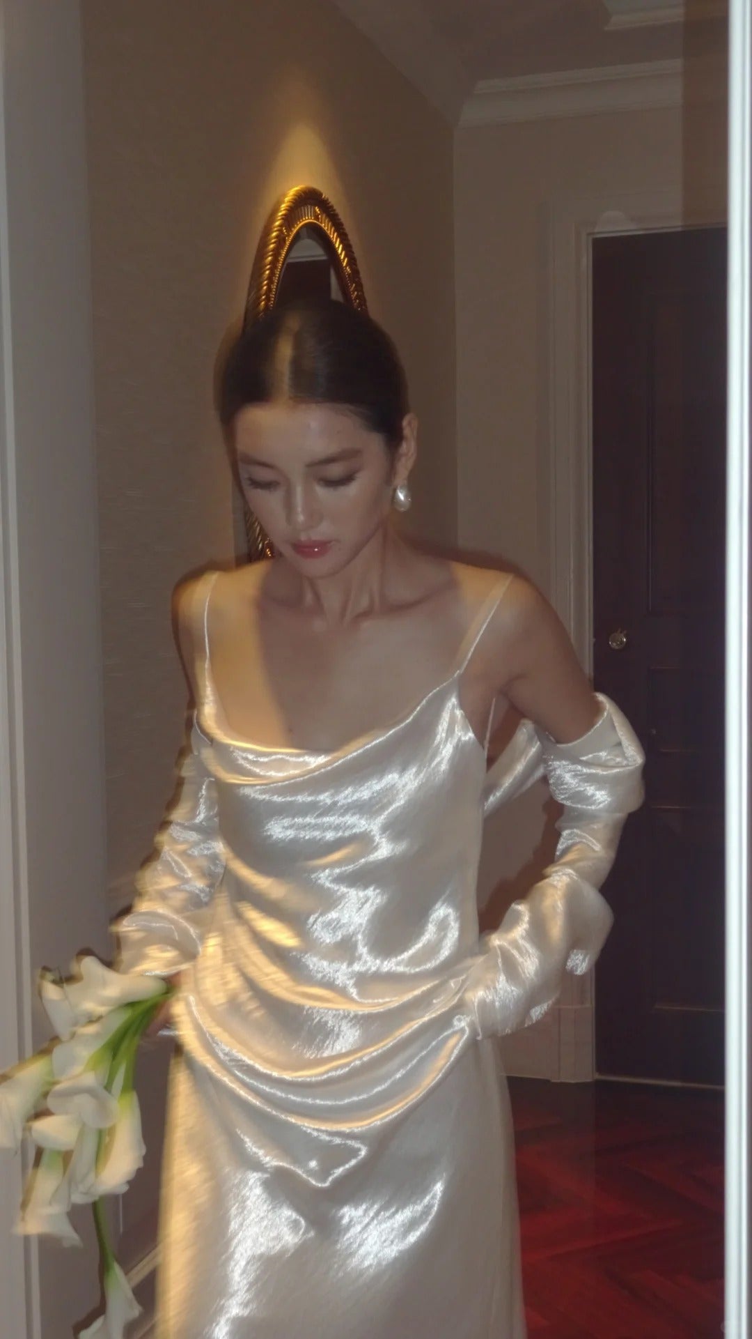 Simple Spaghetti Strap Sheath Wedding Dresses Silk White Backless Bridal Gowns DP3351