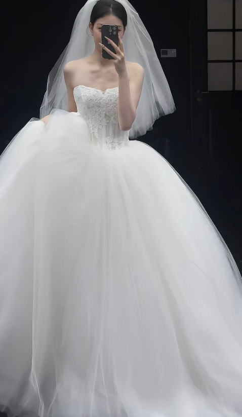 Timeless Strapless Ball Gown Tulle Wedding Dresses Applique White Bridal Gowns Sleeveless Bridal Dresses DP3355