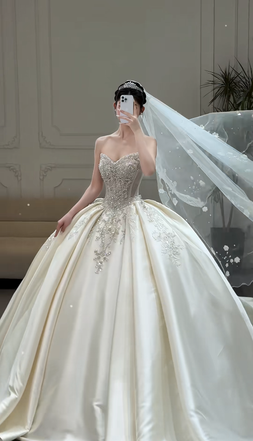 Gorgeous Sweetheart Neck Ball Gown Satin Long Wedding Dresses Beaded Ivory Bridal Gowns Sleeveless Bridal Dresses DP3744