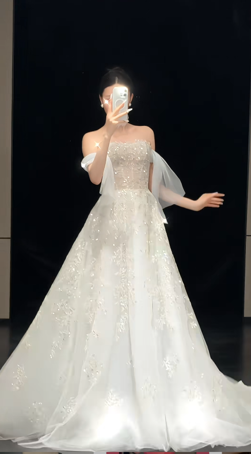 Elegant Strapless A-Line Long Wedding Dresses Tulle Beaded Bridal Gowns Applique White Bridal Dresses DP3813