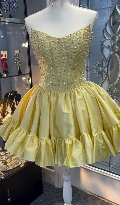 Sparkly Yellow Strapless A-Line Short Homecoming Dress Beaded Satin Sweet Birthday Outfit ED03558
