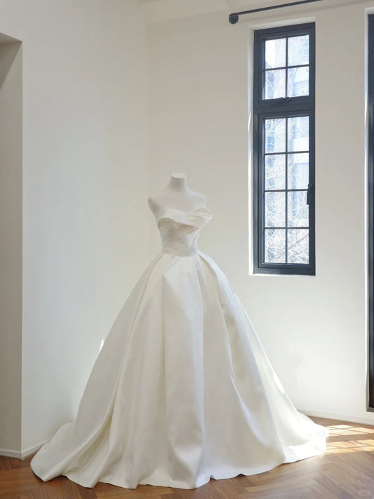 Elegant Strapless White Bridal Gown Satin Ball Gown Wedding Dress Simple Bridal Dress ED03759