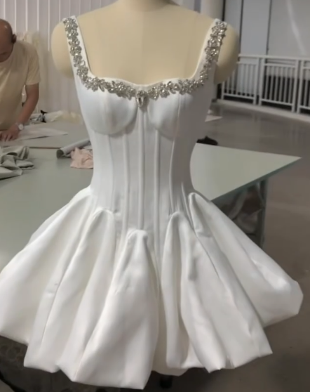 Sweet Square Neck Ball Gown Satin Short Party Dress Rhinestone Hoco Dresses Elegant Formal Dress Birthday Outfits ED03854