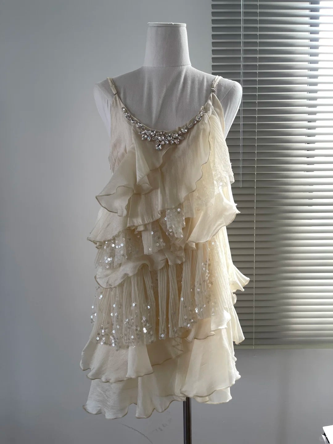 Sexy Light Champagne Sheath Formal Dress Spaghetti Strap Party Dress Birthday Dress Chiffon Sequin Short Homecoming Dresses ED03879