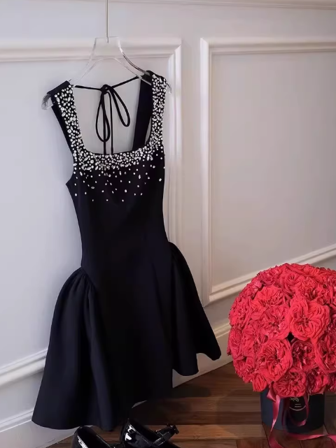 Cute A-Line Black Homecoming Dresses Rhinestone Satin Mini Birtdhay Dresses Square Neck Formal Dresses ED04637
