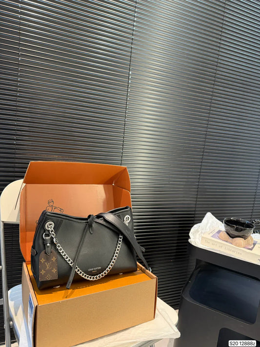 LV Louis Vuitton Carryall Crossbody Bag 26x18cm