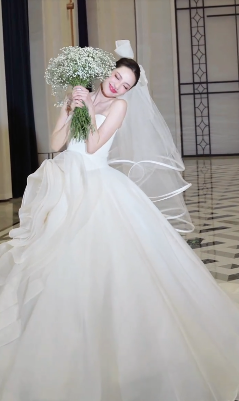 Vintage Ball Gown Strapless White Satin Tulle With Veil Long Wedding Dress GG3019