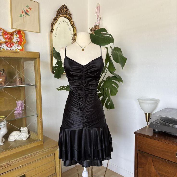 Elegant 17th Black A Line Spaghetti Straps Satin Pleated Short Homecoming Dress,Summer Birthday Dress GG3716