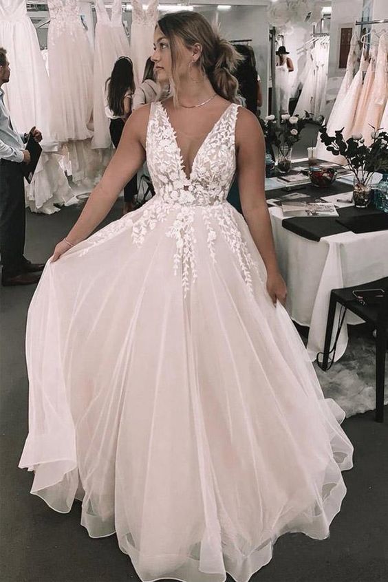 Romantic Deep V Neckline Foral Appliqued Prom Dress cg18527