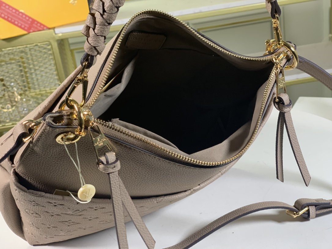 Louis Vuitton Maida Hobo