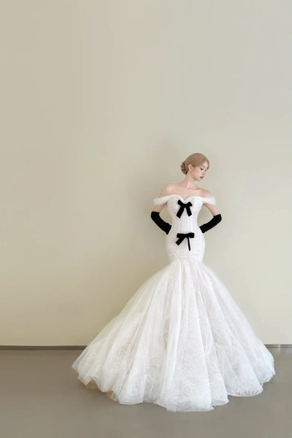 amakanas-Vintage Black-White Contrast Bow Off-Shoulder Mermaid Court Style Wedding Gown gh6026