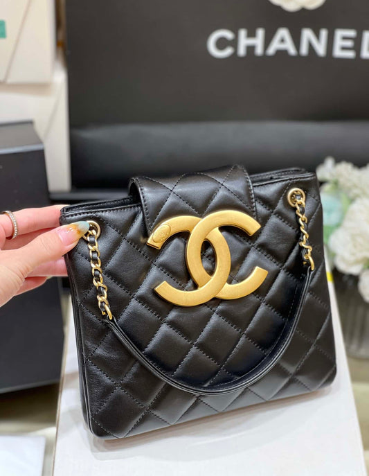 CHANEL 24C Street Style Party Style Elegant Style Logo Shoulder Bags 17.5x20x5cm