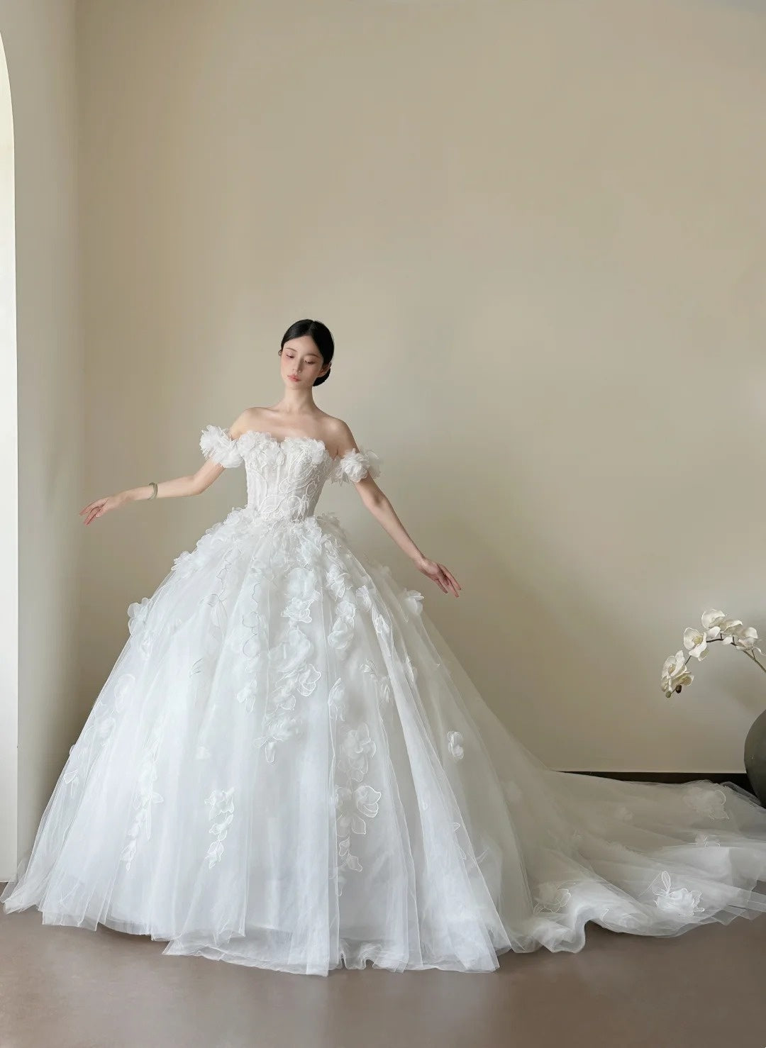 amakanas- Vintage White 3D Floral Strapless Long Train Court Style Wedding Gown gh6093