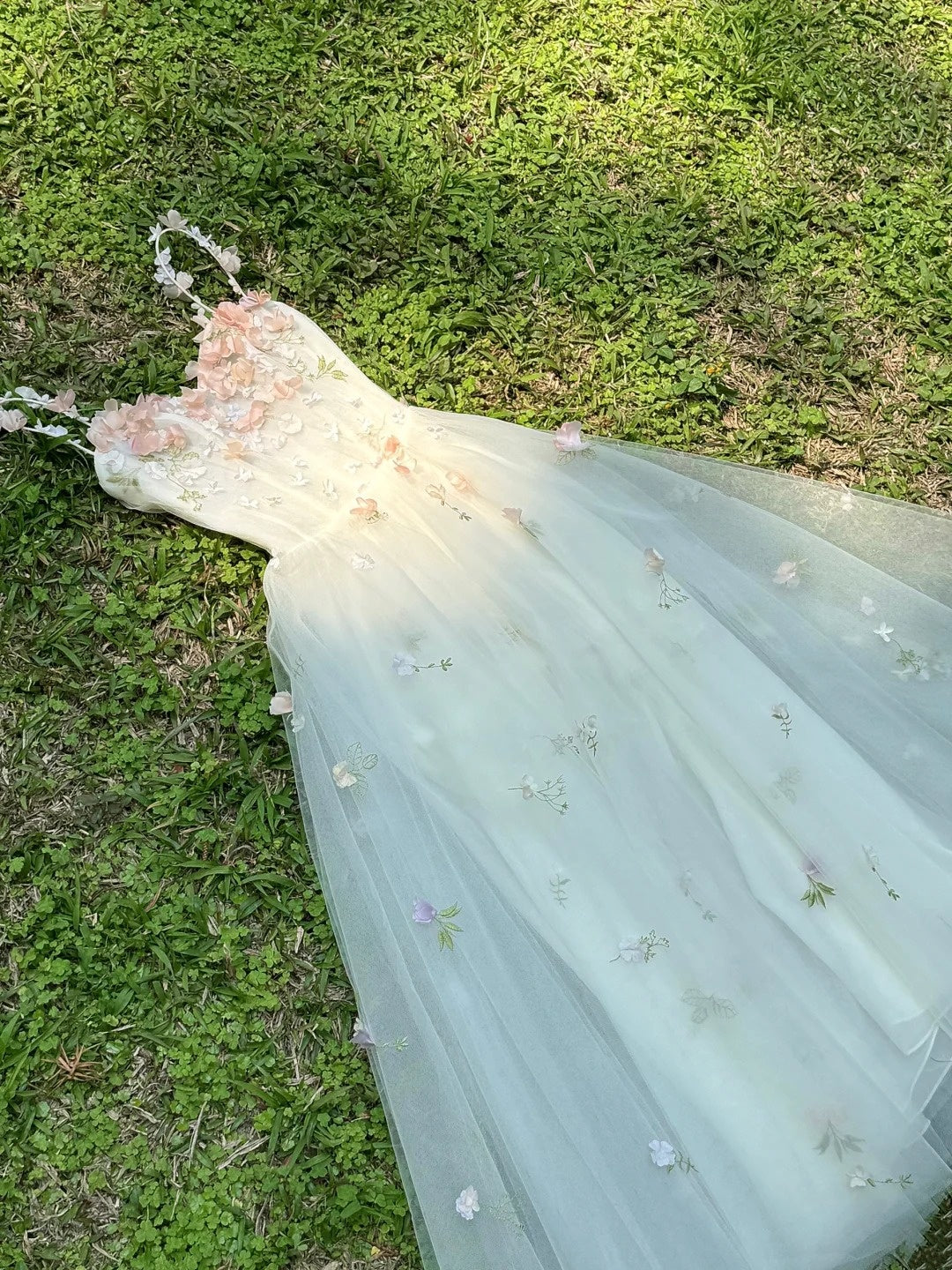 amakanas- Vintage Pink-White 3D Floral Gradient Tulle Spaghetti Strap Forest-Style Evening Gown gh6039