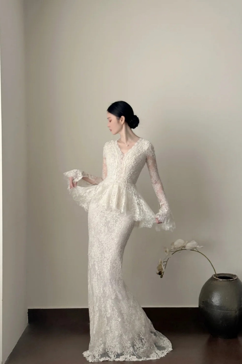 amakanas- Vintage White Lace V-Neck Long Sleeve Mermaid Long Court Style Wedding Gown gh6095