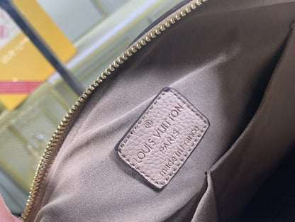 Louis Vuitton Maida Hobo