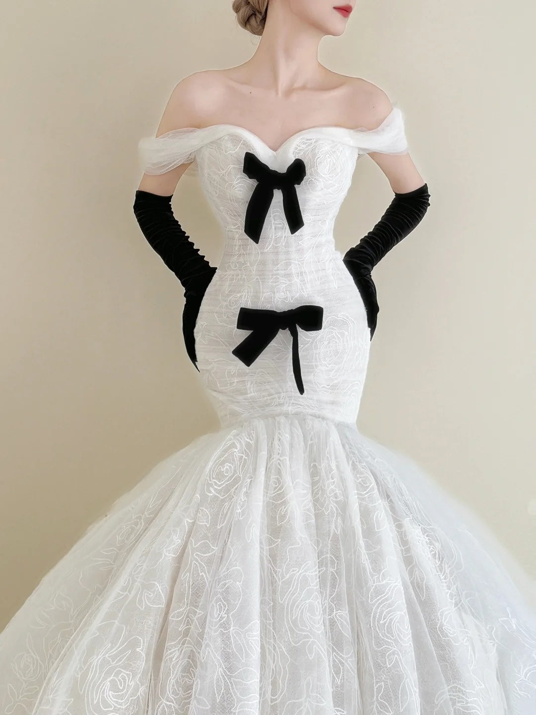 amakanas-Vintage Black-White Contrast Bow Off-Shoulder Mermaid Court Style Wedding Gown gh6026