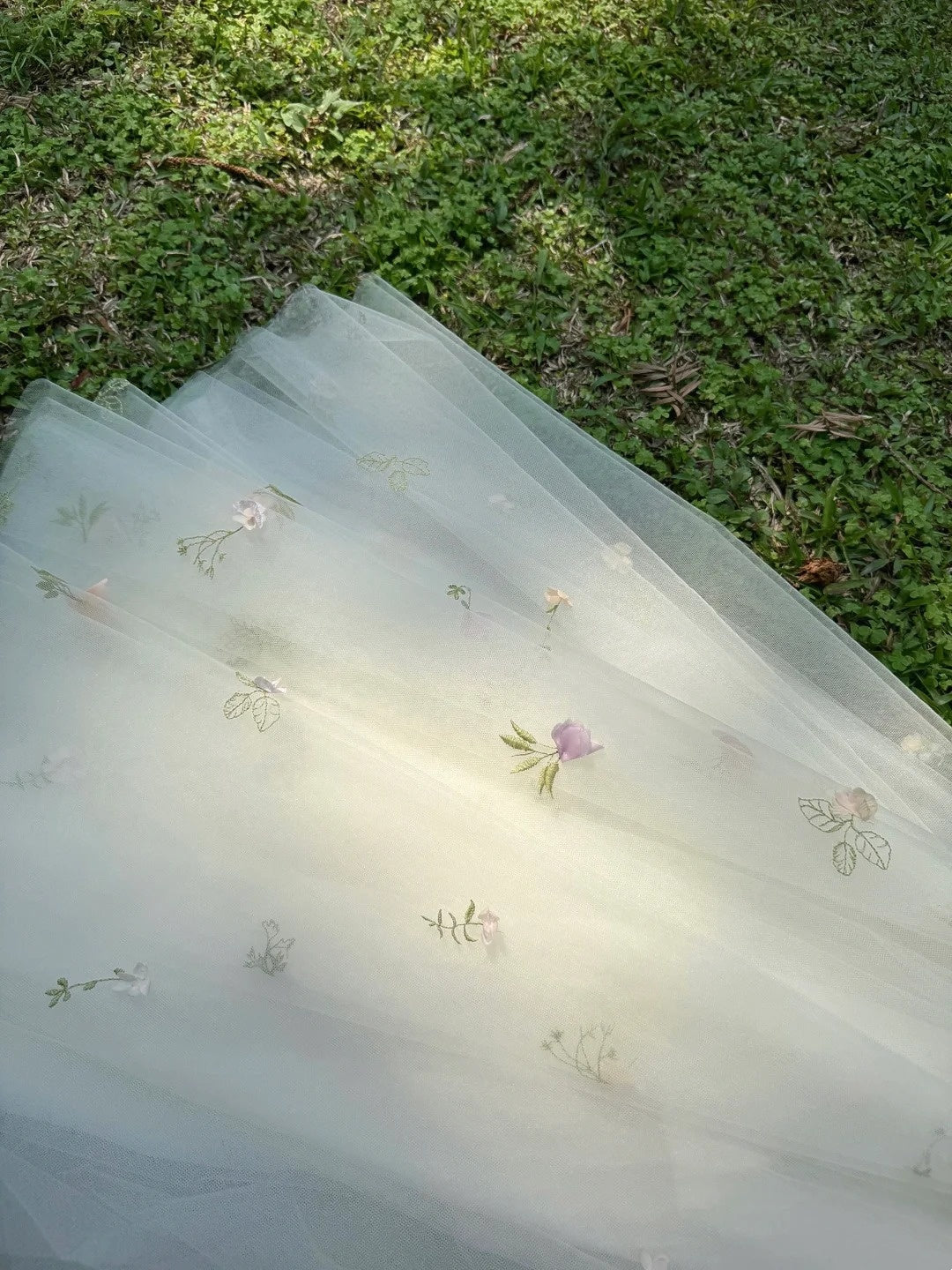 amakanas- Vintage Pink-White 3D Floral Gradient Tulle Spaghetti Strap Forest-Style Evening Gown gh6039