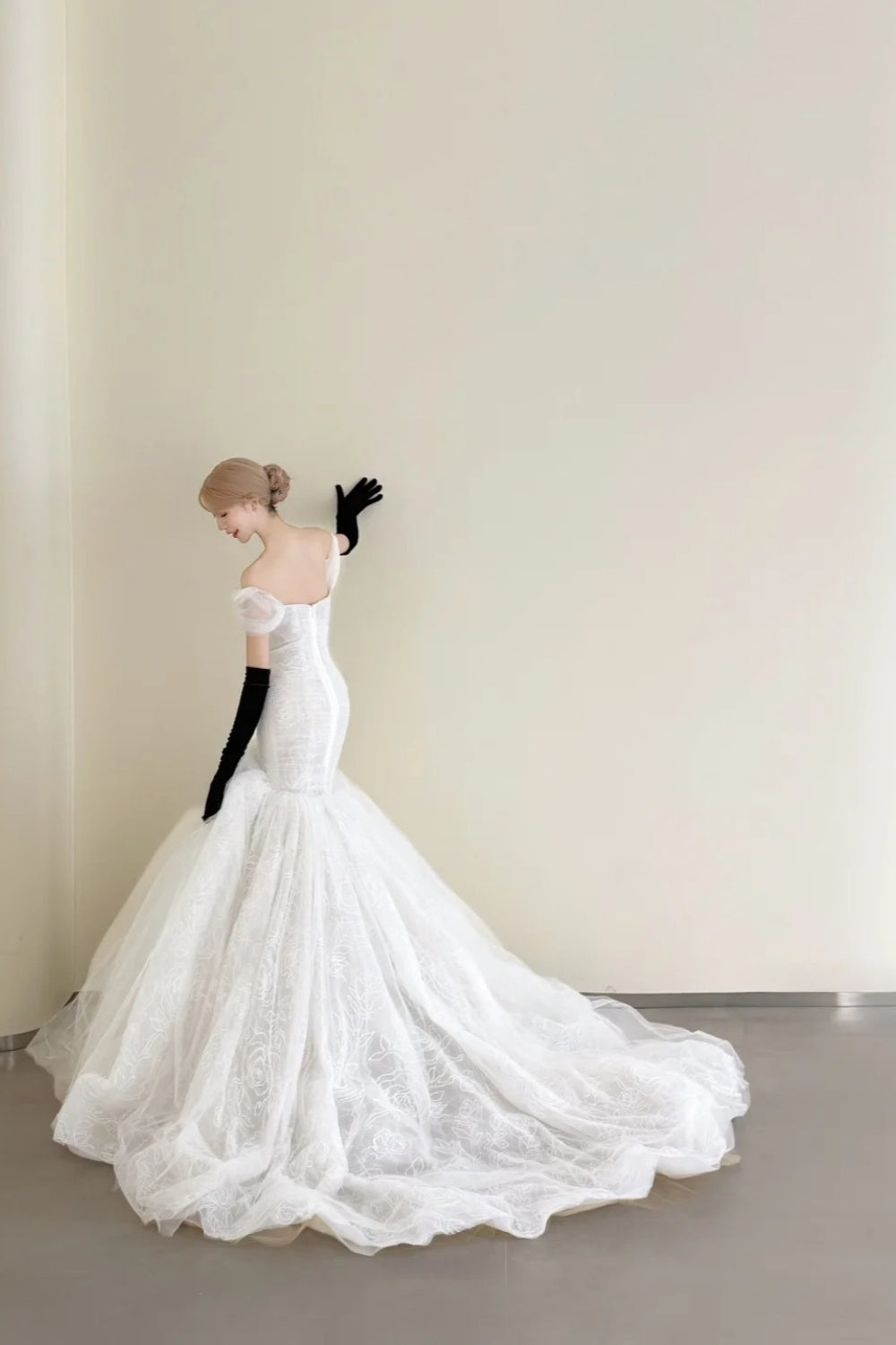 amakanas-Vintage Black-White Contrast Bow Off-Shoulder Mermaid Court Style Wedding Gown gh6026