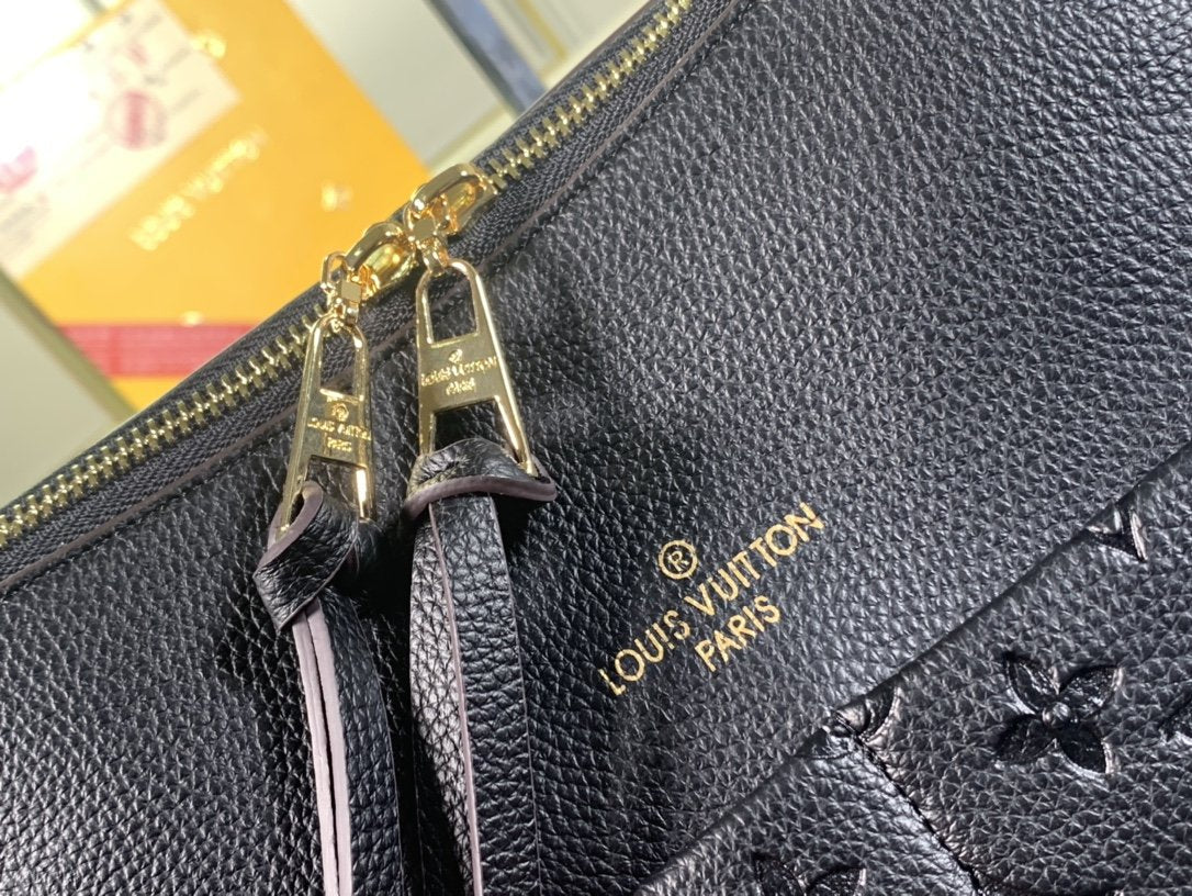 Louis Vuitton Maida Hobo