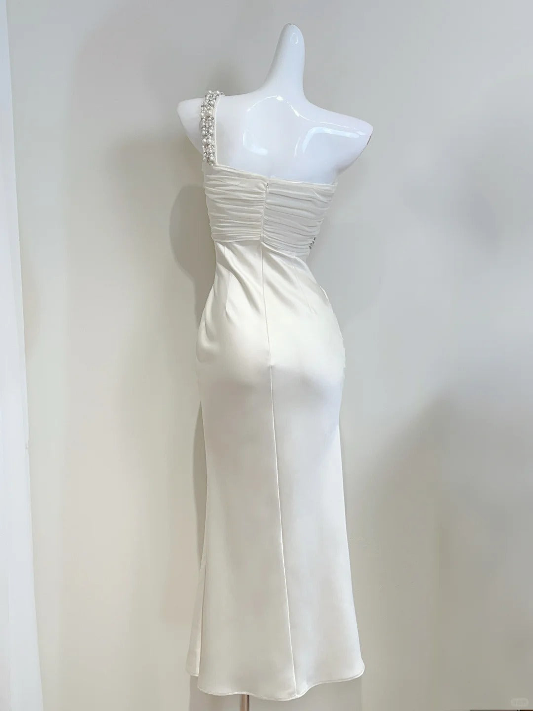 Elegant Ivory Mermaid One-shoulder Neckline Pearl Rhinestone Satin Long Prom Dress Evening Dress Bridesmaid Dress P4073