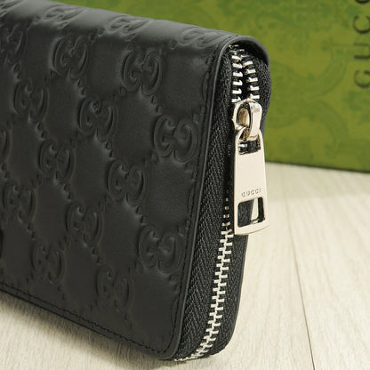 Gucci Single Zipper Handbag Black 20x10cm