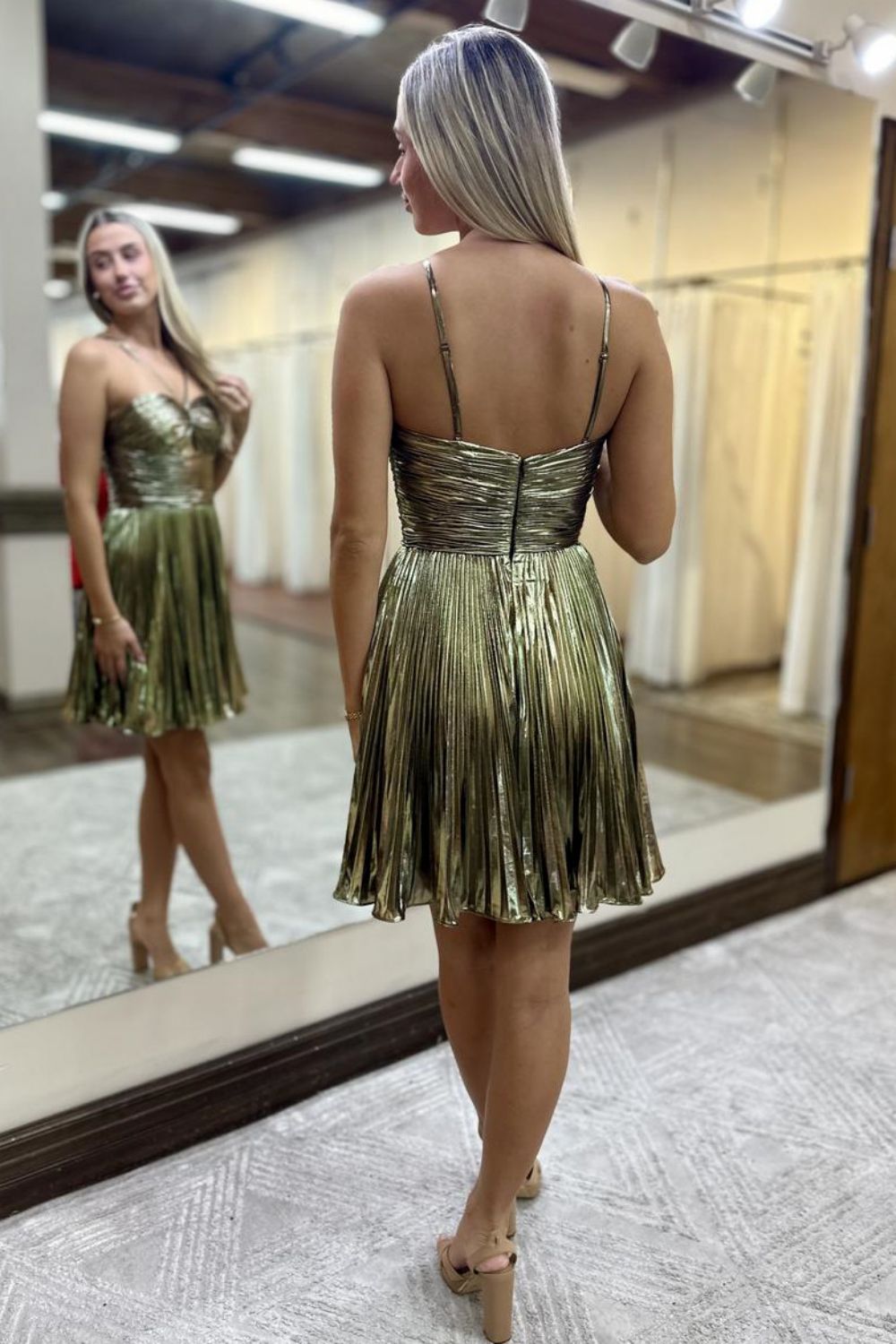 A-Line Halter Neck Short Metallic Homecoming Dress with Pleated Skirt