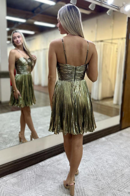 A-Line Halter Neck Short Metallic Homecoming Dress with Pleated Skirt