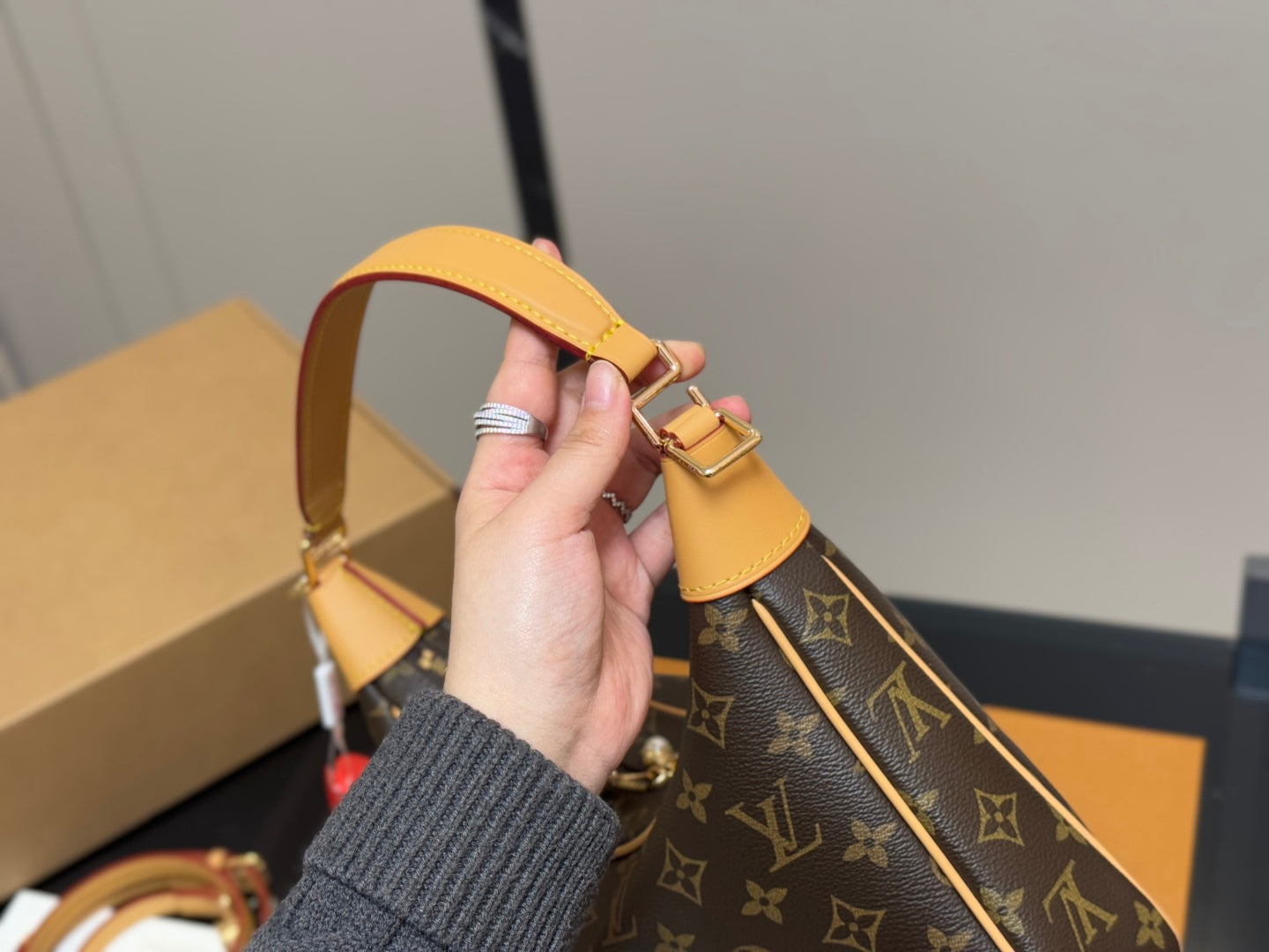 Louis Vuitton LV Vintage Classic Shoulder Bag 34x16cm