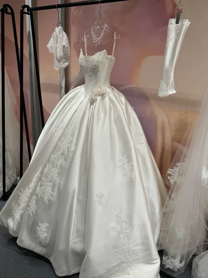 Modest White Strapless Satin Long Ball Gown Elegant Embroidered Applique Wedding Dress Cute Quinceanera Dress DH2713