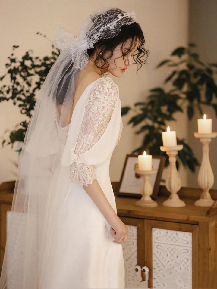 Romantic Wedding Gown Bridal Dress A Line Square Neck Satin Wedding Dress Ivory Wedding Dresses Modest Wedding Gowns DH2038