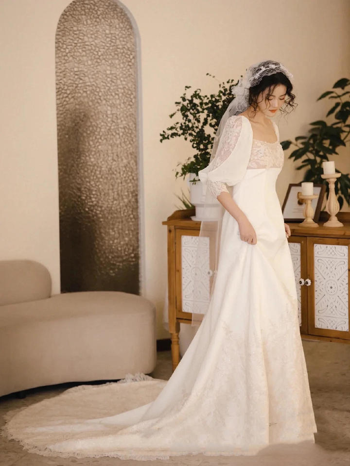 Romantic Wedding Gown Bridal Dress A Line Square Neck Satin Wedding Dress Ivory Wedding Dresses Modest Wedding Gowns DH2038