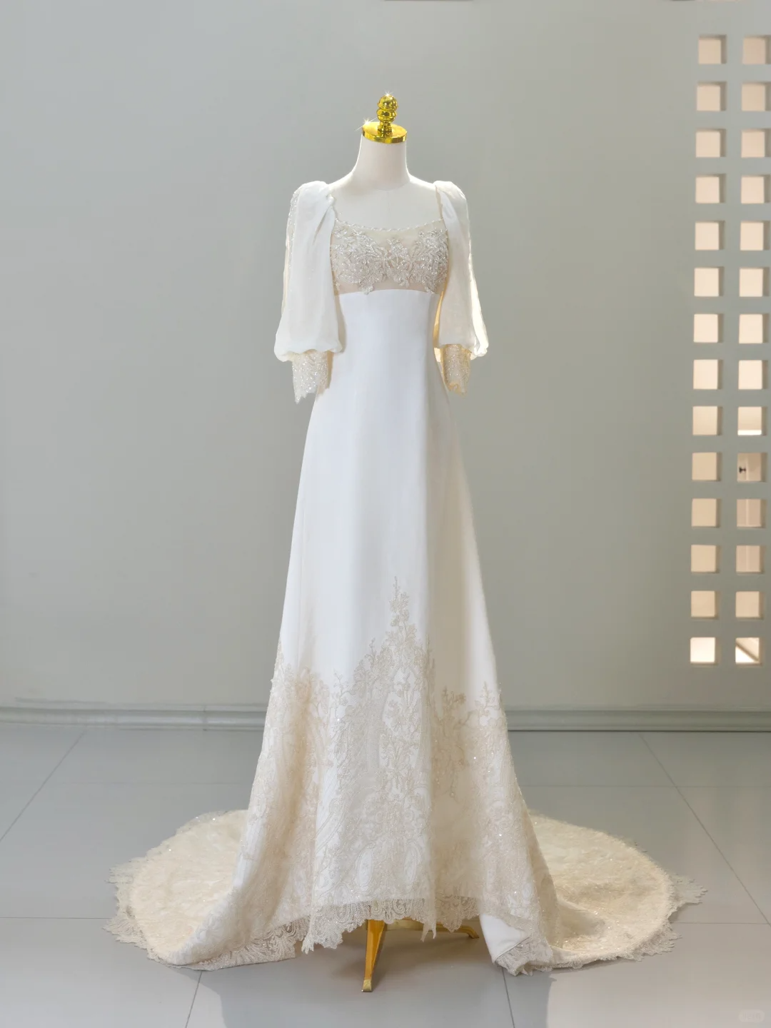 Romantic Wedding Gown Bridal Dress A Line Square Neck Satin Wedding Dress Ivory Wedding Dresses Modest Wedding Gowns DH2038