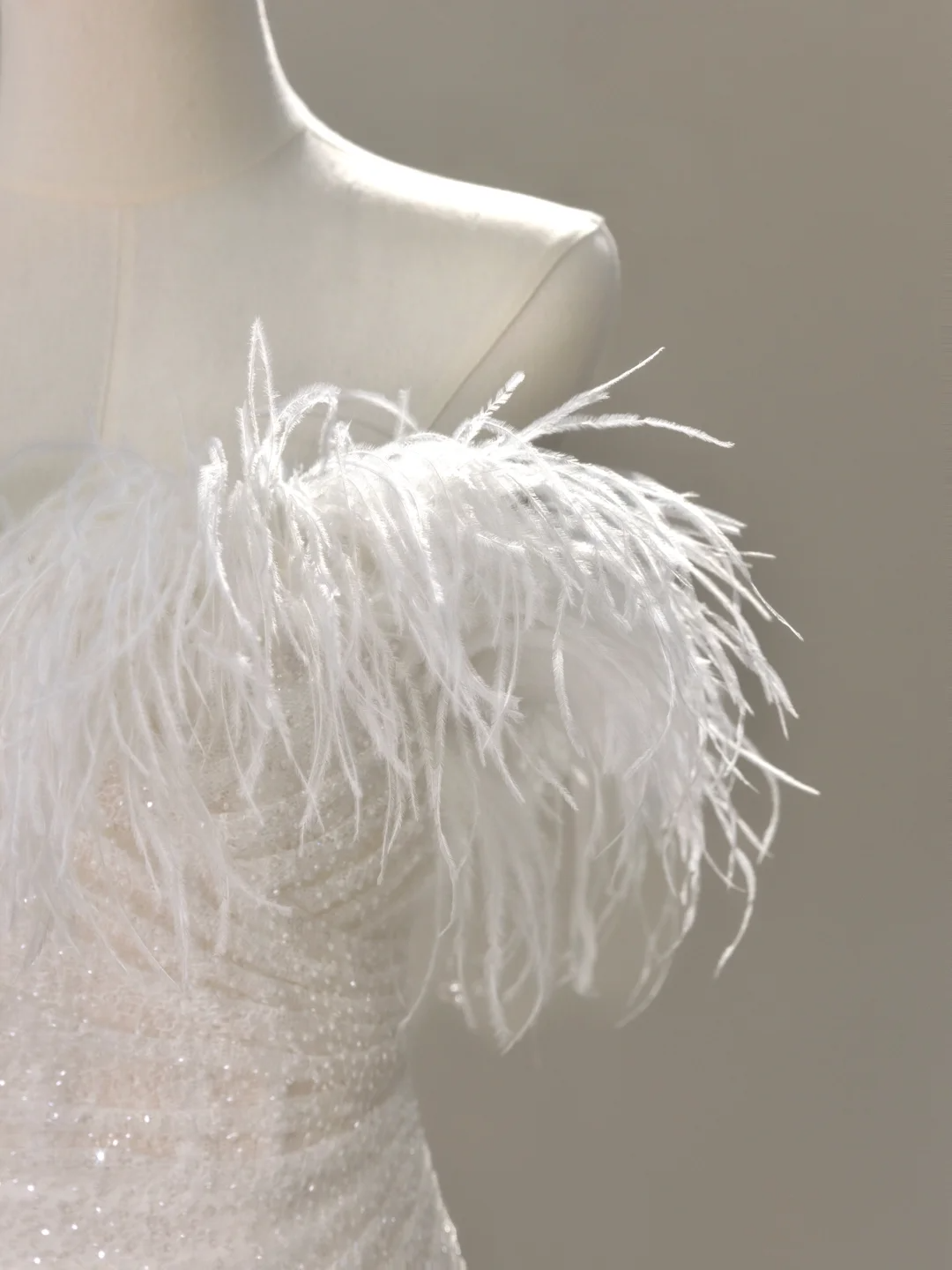 Princess Bridal Dress Mermaid Off The Shoulder White Sequin Feathers Wedding Dress Wedding Dresses Modest Wedding Gowns DH2039