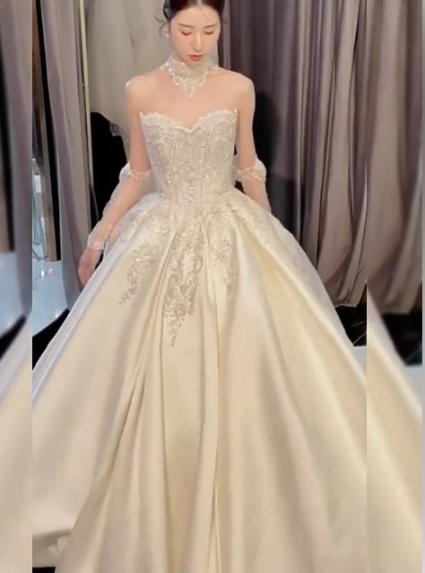 Romantic Wedding Gown Bridal Dress Ball Gown Strapless Wedding Dress White Lace Appliques Wedding Dresses Modest Wedding Gowns DH2040