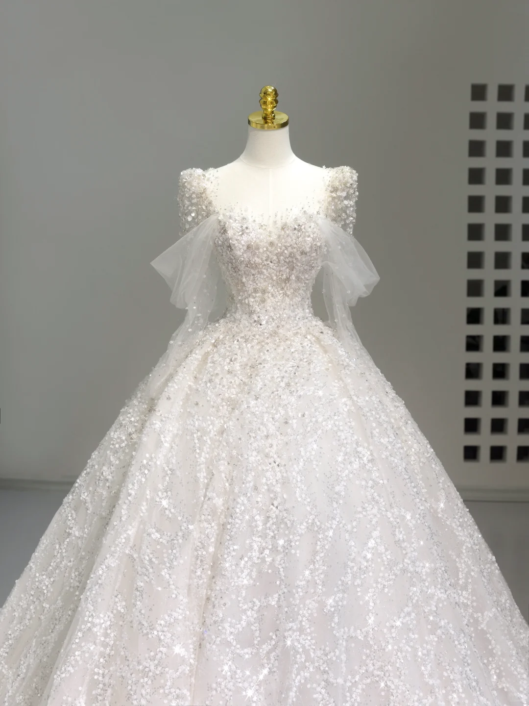 Romantic Wedding Gown Bridal Dress Ball Gown Square Neck Satin Wedding Dress White Wedding Dresses Modest Wedding Gowns DH2041