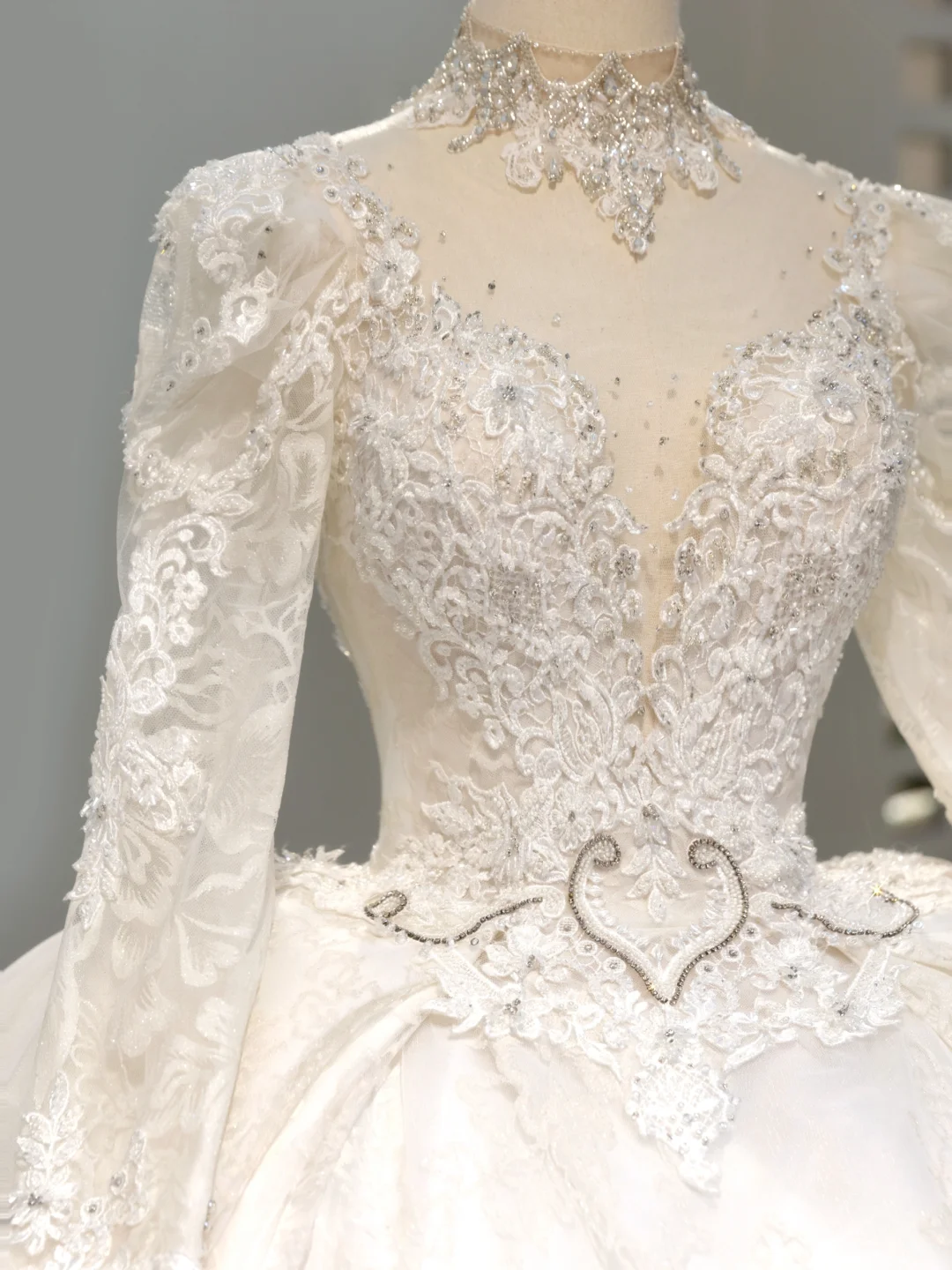 Romantic Wedding Gown Bridal Dress Ball Gown High Neck Lace Wedding Dress White Wedding Dresses Modest Wedding Gowns DH2046