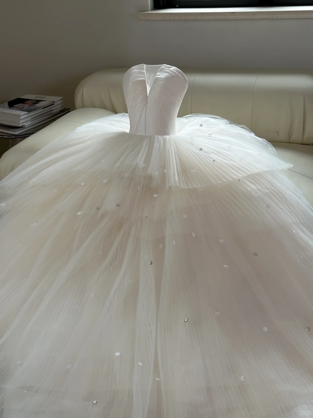 Dreamy Wedding Gown Bridal Dress Ball Gown Strapless Tulle Wedding Dress Long Sleeves Wedding Dresses Modest Wedding Gowns DH2049